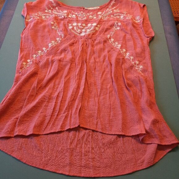 Maurices Lg Floral Embroidered Sleeveless Asymmetrical Hem Lightweight Pink Top - Picture 1 of 6